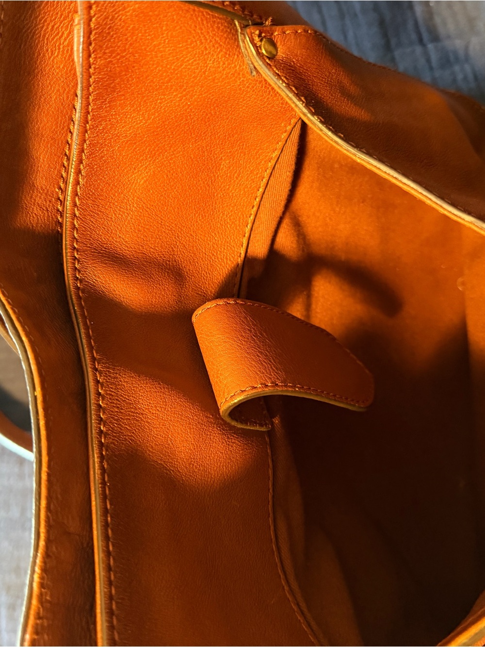 FRYE - Leather Crossbody Bag Purse in Cognac Brown - Picture 5 of 7